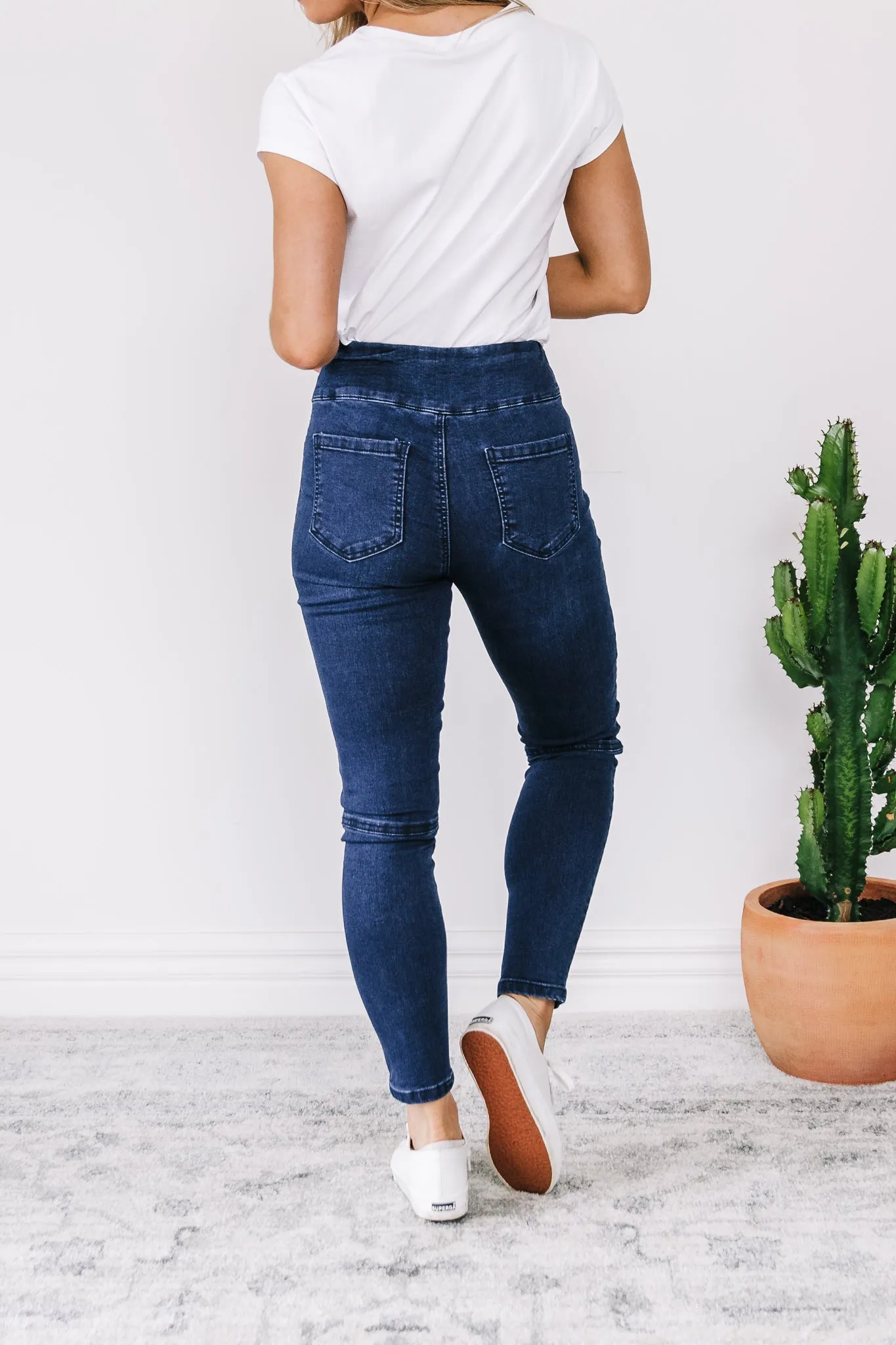 Dee Pull Up Jeans - Dark Wash