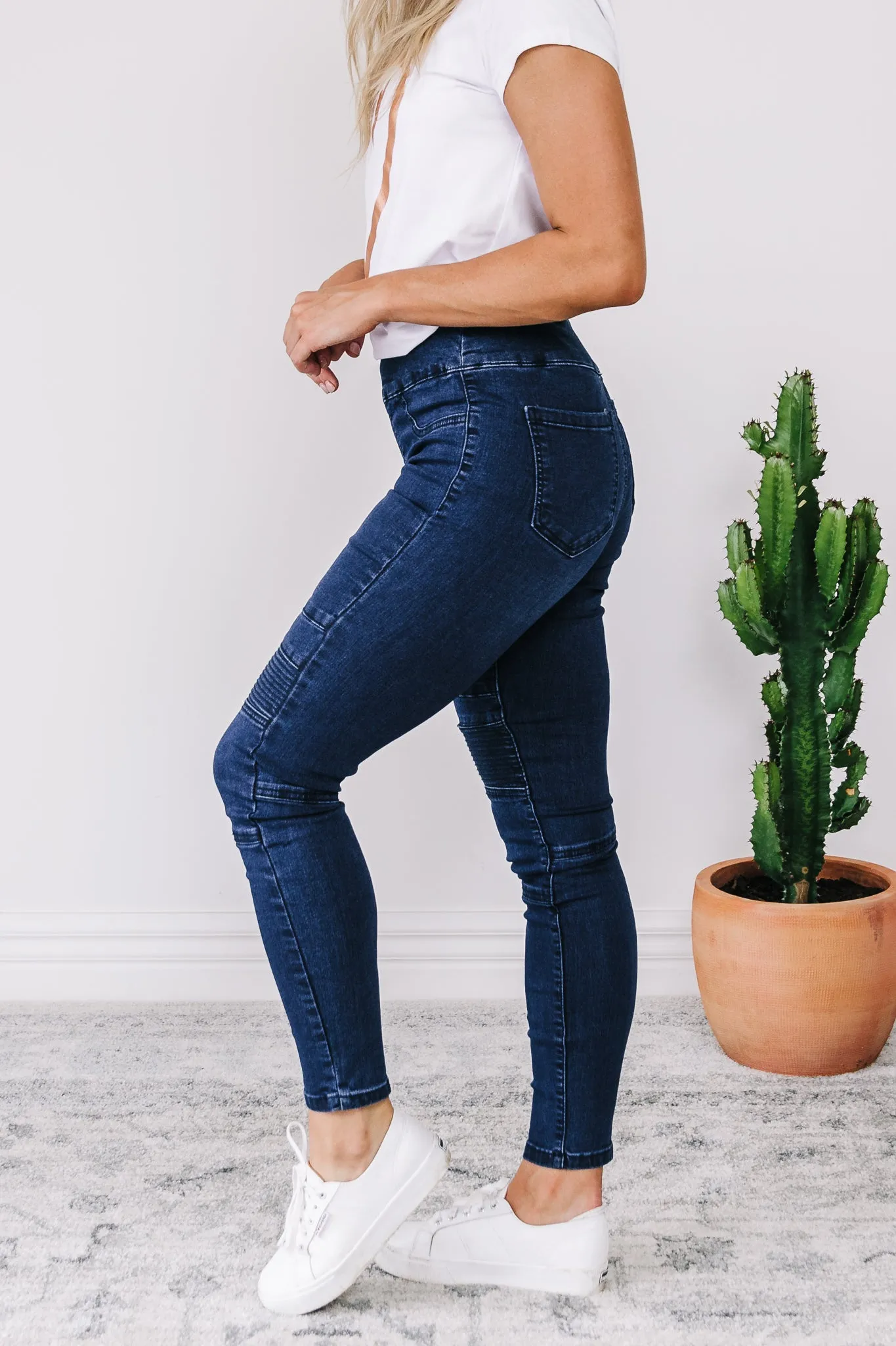 Dee Pull Up Jeans - Dark Wash