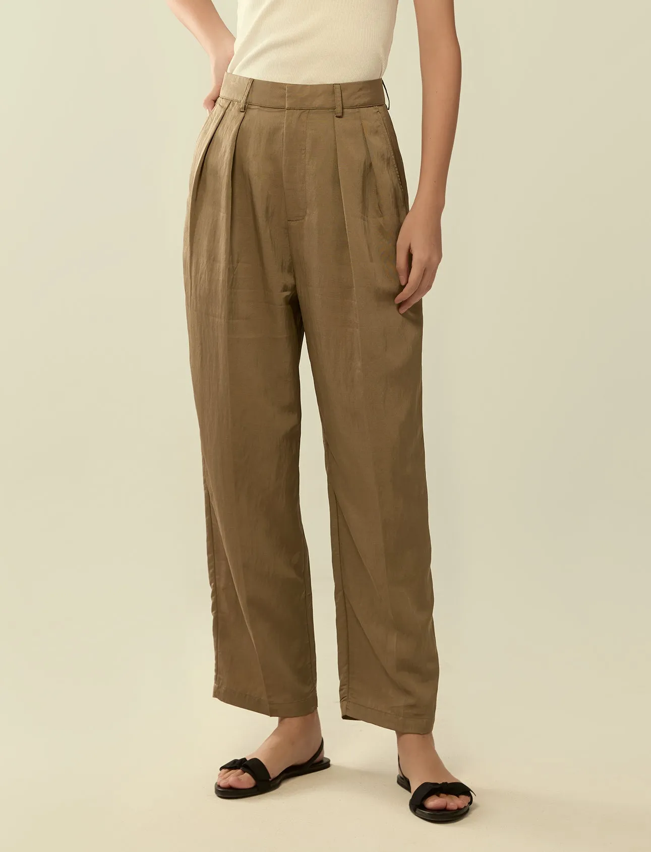 relaxed fit pleated trousers