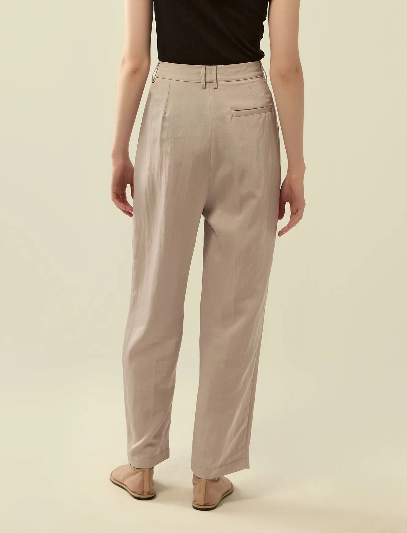 relaxed fit pleated trousers