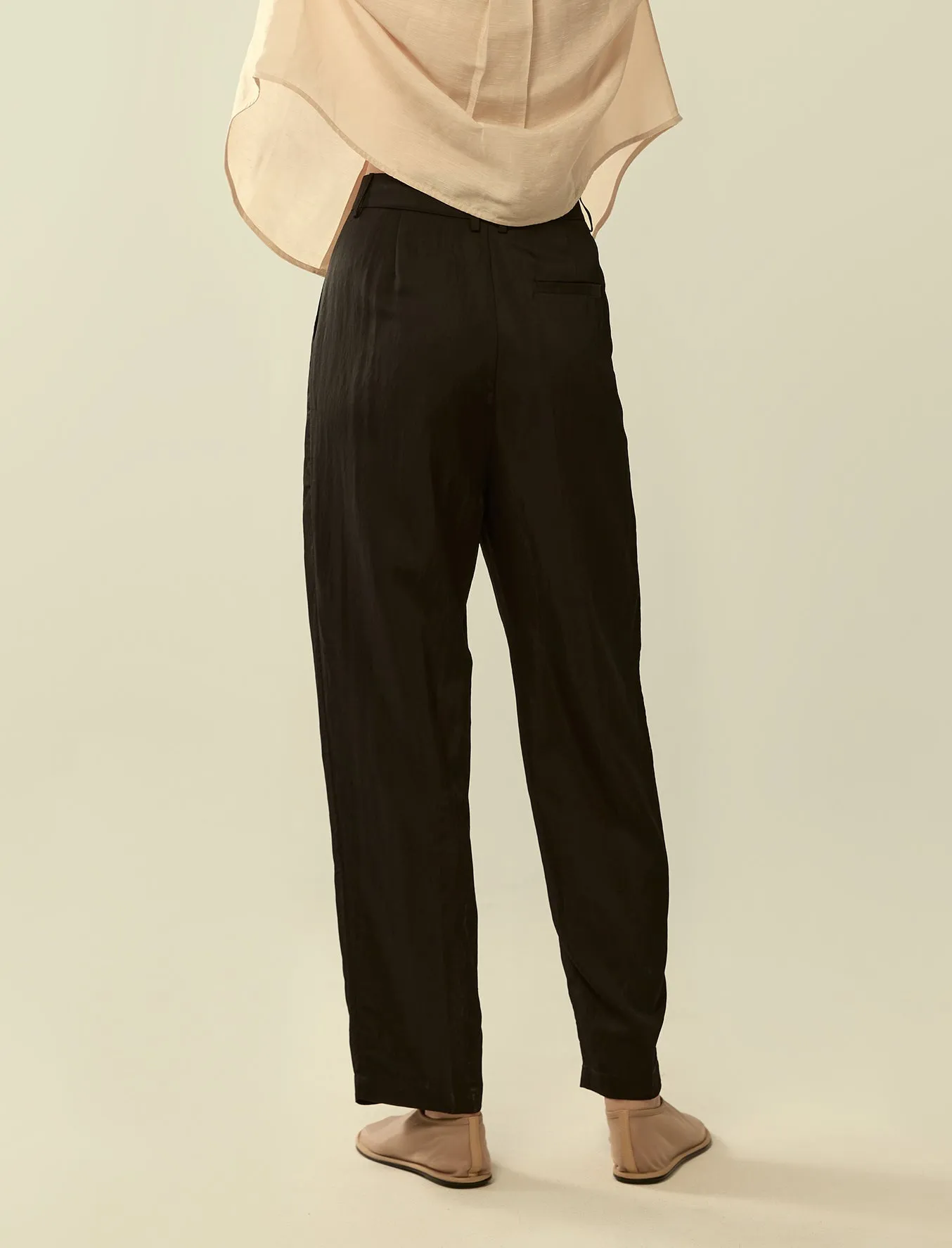 relaxed fit pleated trousers